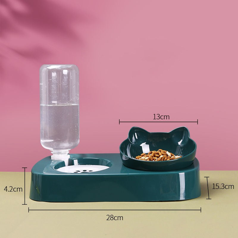 As tigelas para animais de estimação economizam espaço e reduzem a necessidade de virar as tigelas para gatos com a boca molhada.