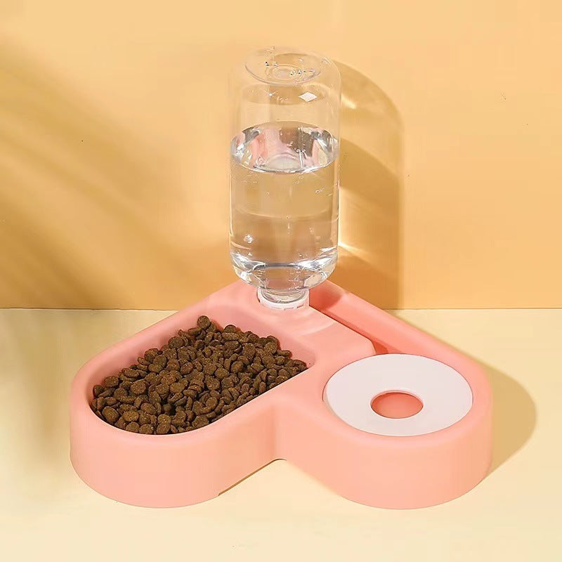 As tigelas para animais de estimação economizam espaço e reduzem a necessidade de virar as tigelas para gatos com a boca molhada.