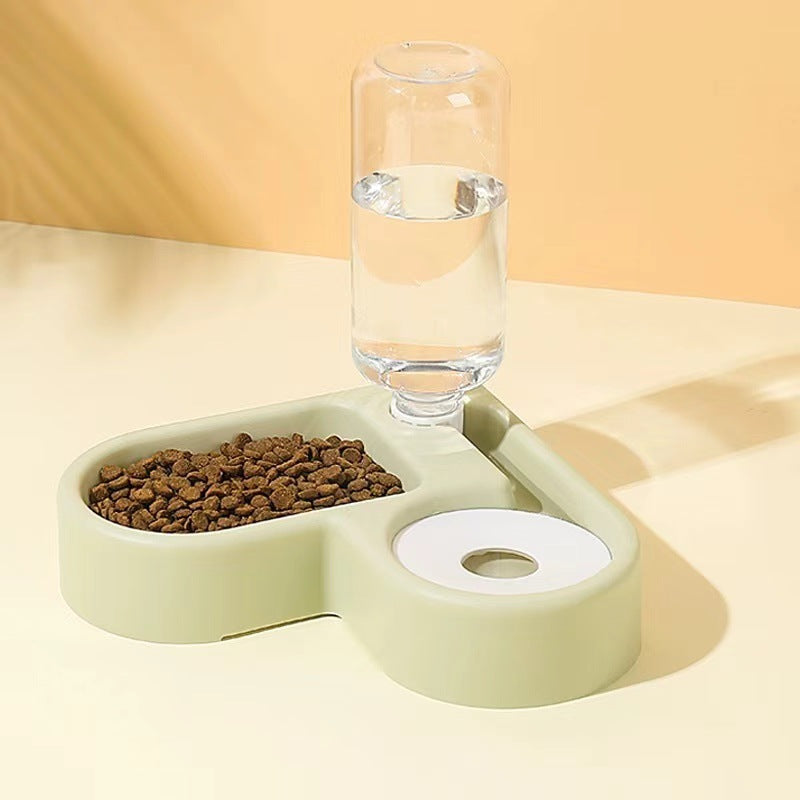 As tigelas para animais de estimação economizam espaço e reduzem a necessidade de virar as tigelas para gatos com a boca molhada.